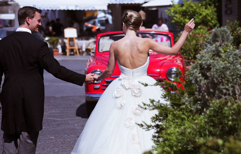 Phillipa-Lepley-Fairytale-Couture-Wedding-Dress-London-Tiers-Tulle-Strapless-3D-Flowers