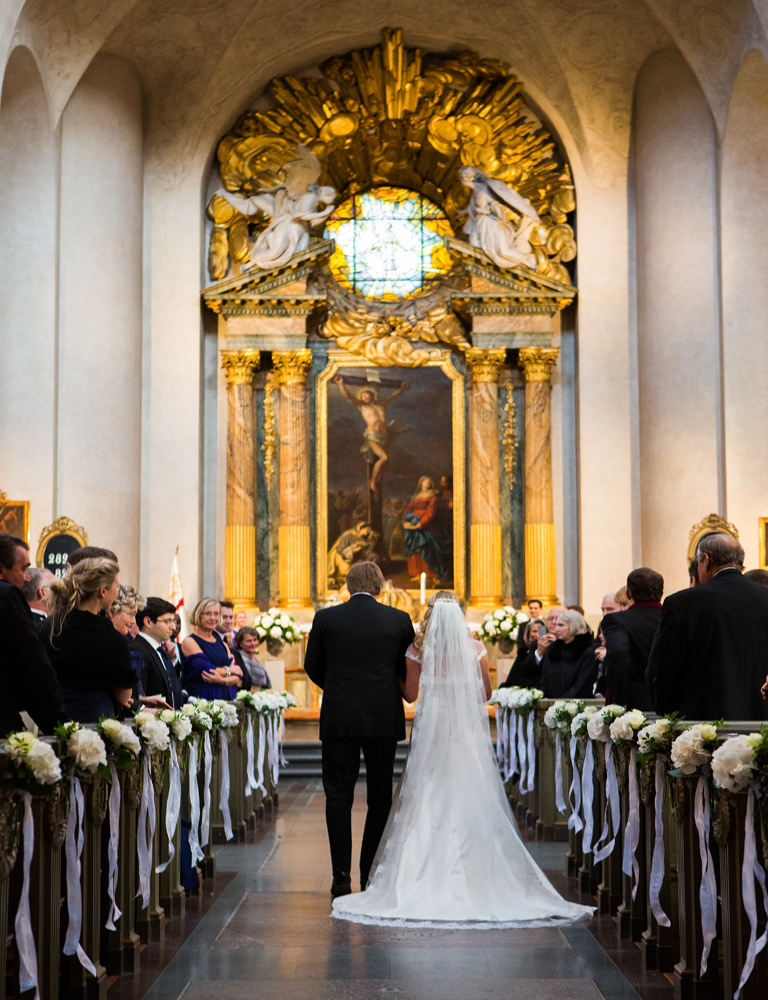 Phillipa-Lepley-Couture-Wedding-Gown-Strapless-Shrug-Lace-Edged-Veil