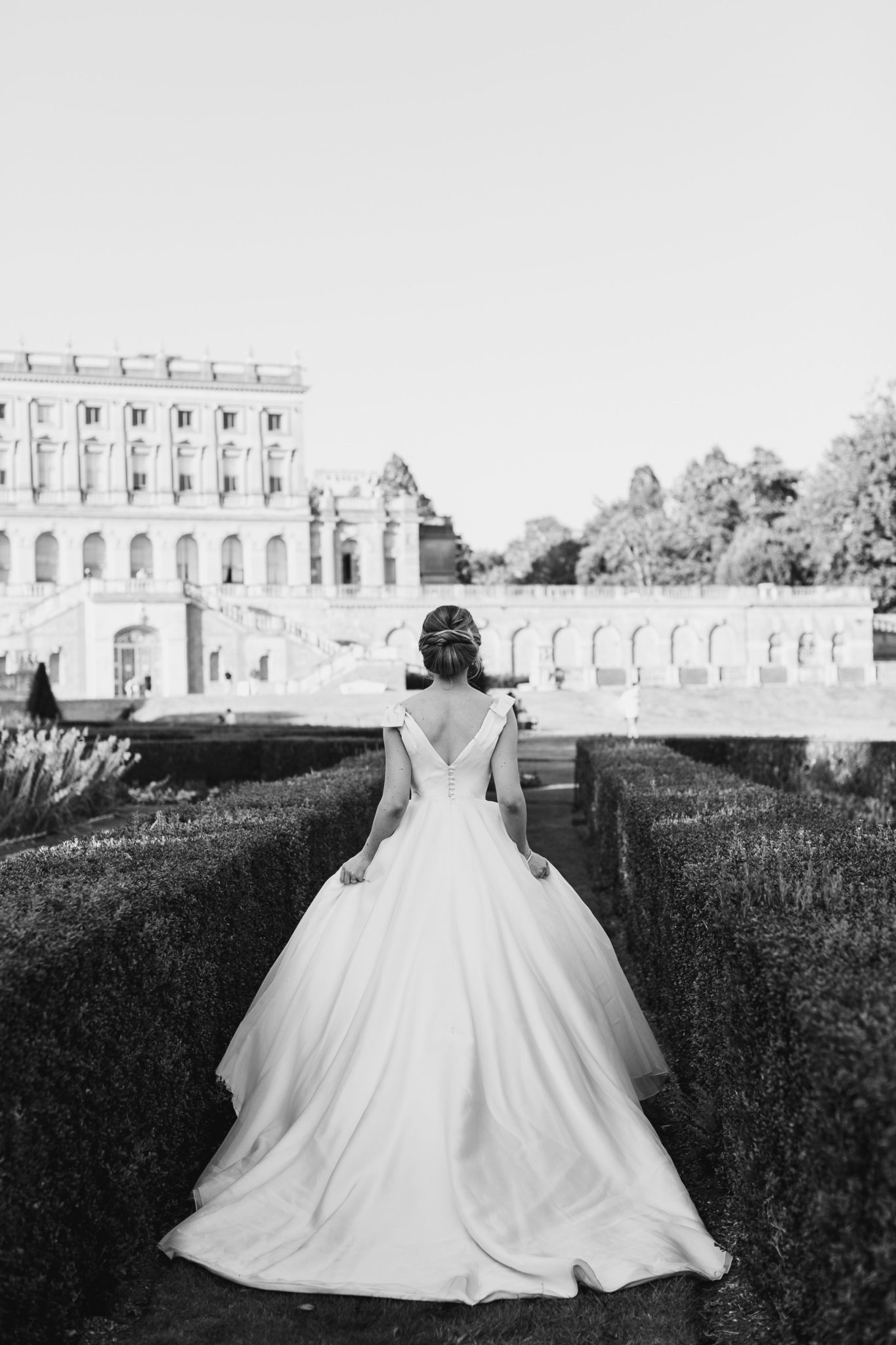 Phillipa-Lepley-Bespoke-Luxury-Wedding-Dress-London-Designer-Duchess-Satin-Silk-Organza-Cliveden-House-Roberta-Facchini-Photography