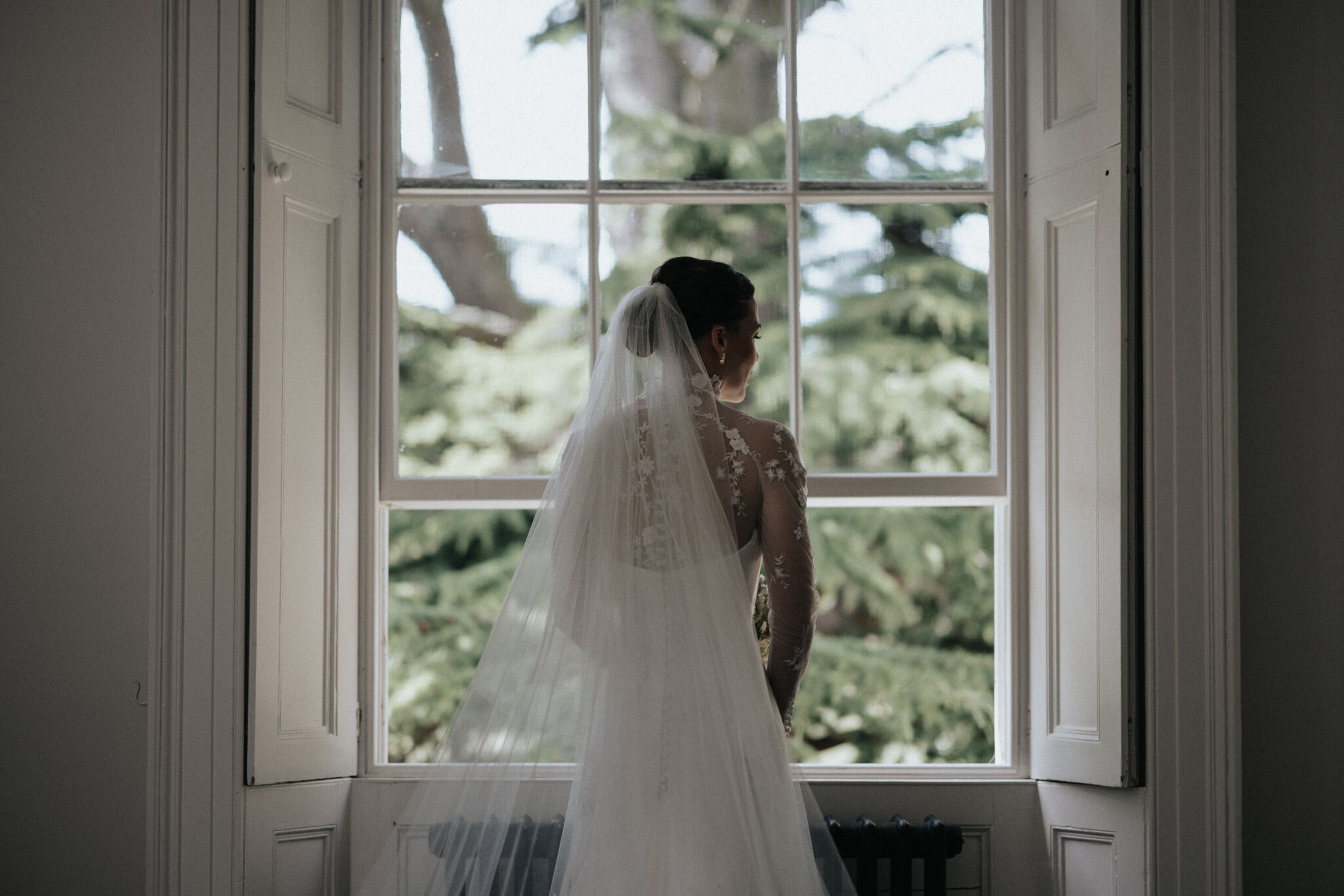 Phillipa Lepley Bride Claire Bespoke Embroidered Dress Plain Veil