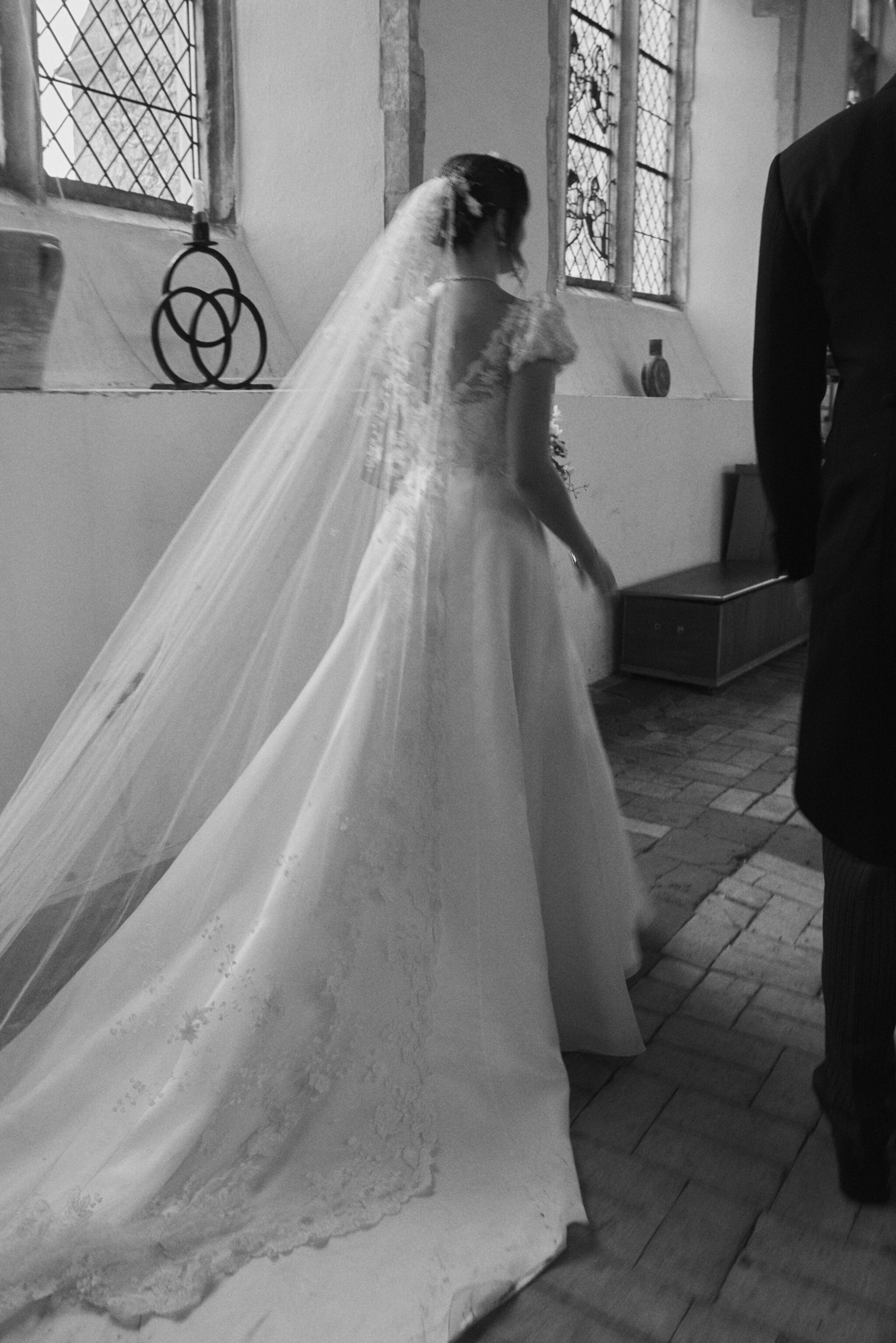 Phillipa Lepley Bride Katya Bespoke Hand Embroidered Puff Sleeve V Neck Wedding Dress