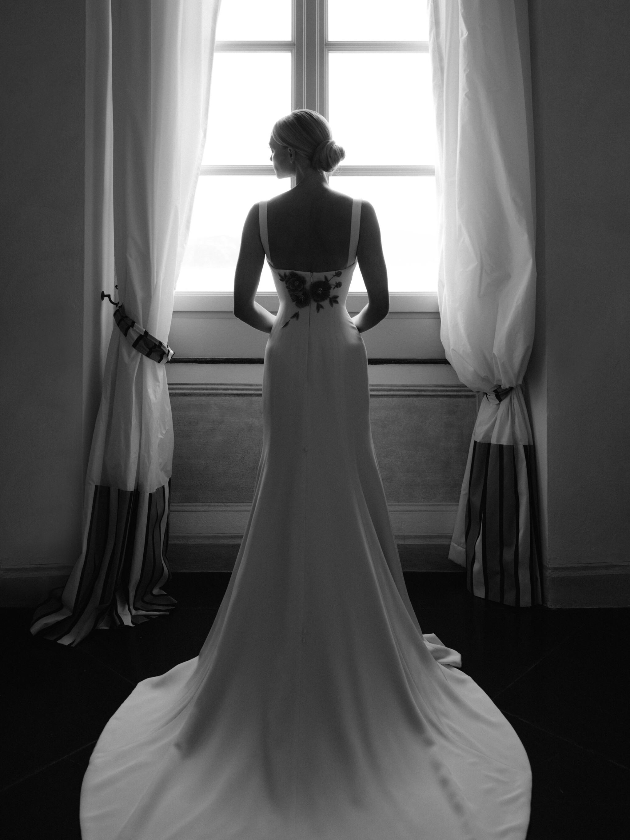 Vogue Wedding Phillipa Lepley Bespoke Wedding Dress Ivory Silk Crepe Fitted Gown With Detachable Cape